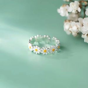 White Daisy Flower Power Ring Women’s Jewelry Silver Band NEW